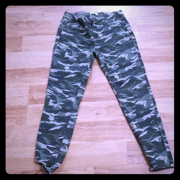 Kensie Denim - Gorgeous Camo Kensie Jeans size 4